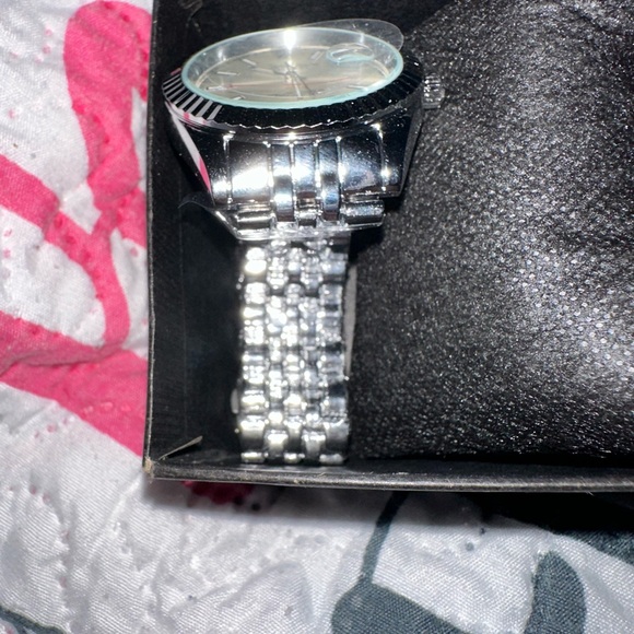 Silver Metal Watch - Picture 2 of 3